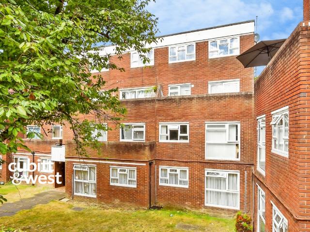 Apartment for rent in Pachesham Park, Surrey