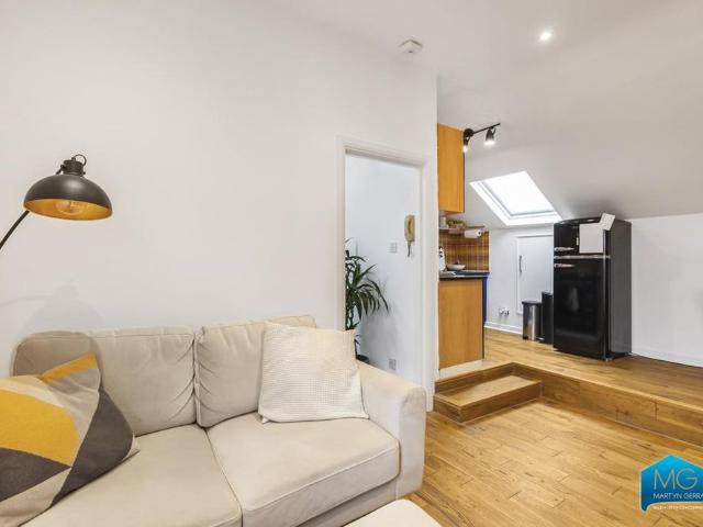 Apartment for rent in Ferme Park, Greater London