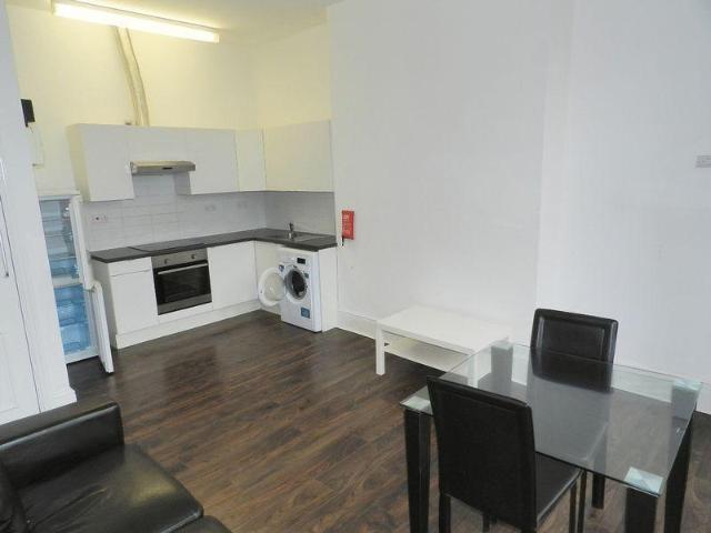 Flat for rent in Hyde Park, West Yorkshire