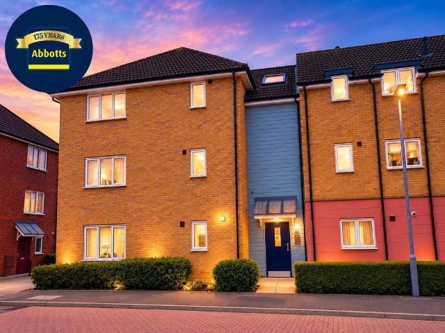 Flat for rent in Church End, Duton Hill