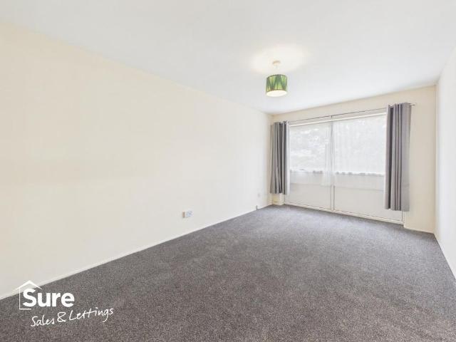 Apartment for rent in Woodhall Farm, Pouchen End