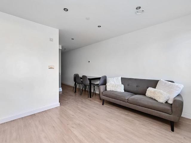 Apartment for rent in Horsell, Woking