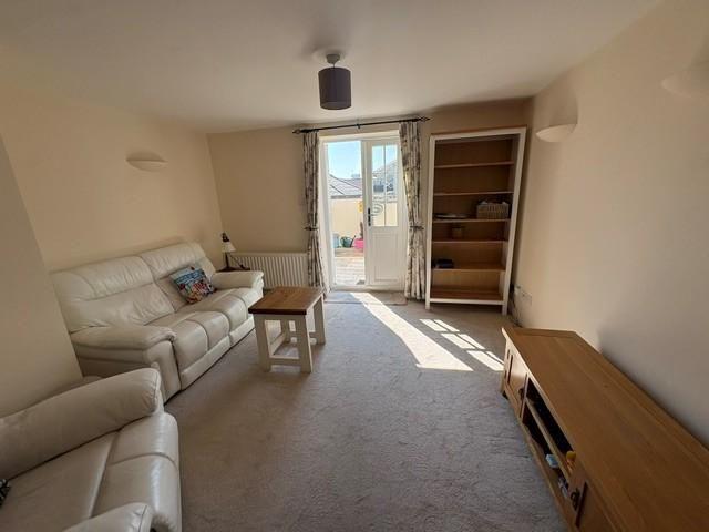 Apartment for rent in Abbey End, Green Close