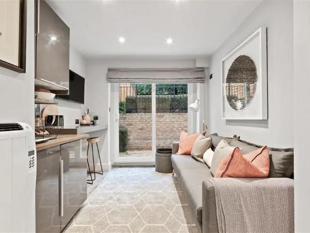 Apartment for rent in Chalk Farm, Greater London