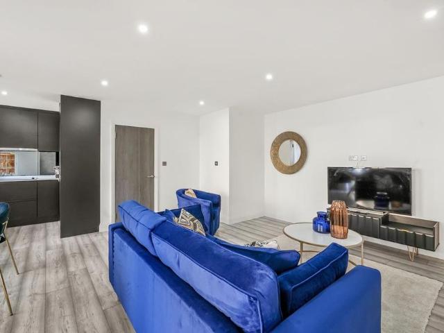 Apartment for rent in Lower Halliford, Surrey