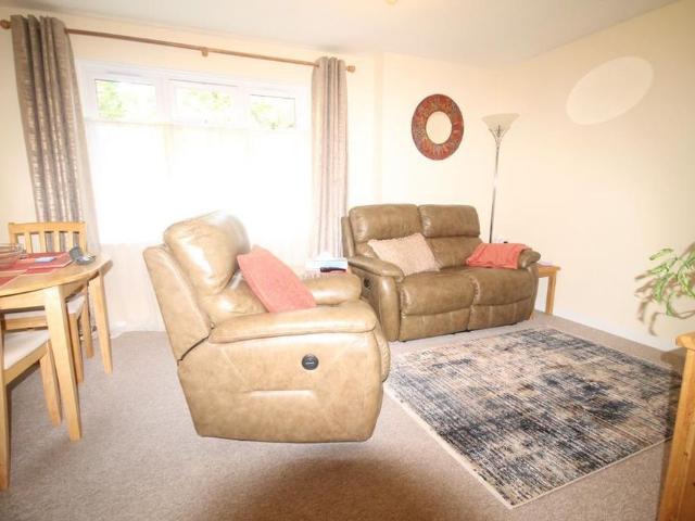 Apartment for rent in Fole, Surrey