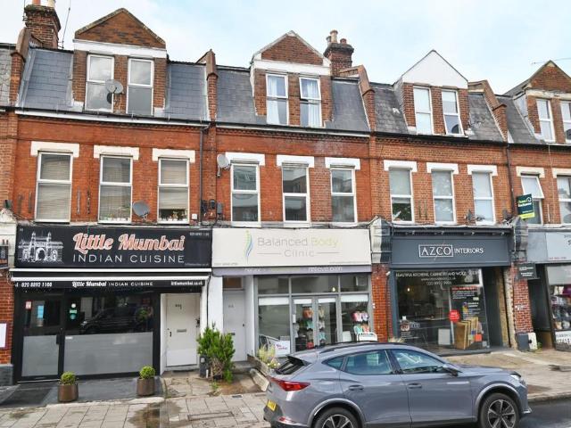 Flat for rent in Strawberry Hill, Greater London