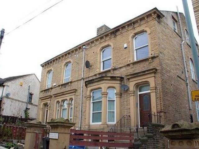 Flat for rent in Highfields, Huddersfield