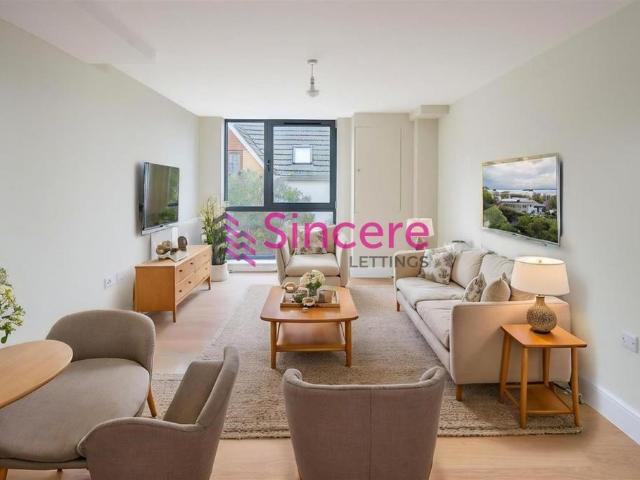 Flat for rent in Ilford, Seven Kings