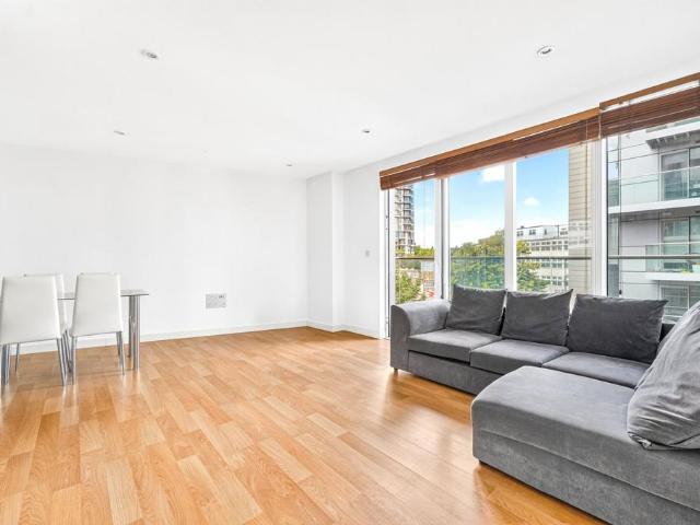 Flat for rent in Stamford Hill, Greater London
