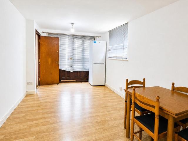 Flat for rent in London Borough of Merton, Greater London