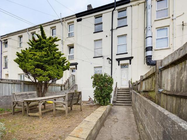 Flat for rent in Mount Wise