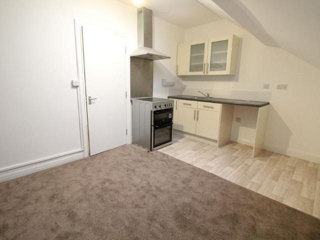 Apartment for rent in Long Lee, West Yorkshire