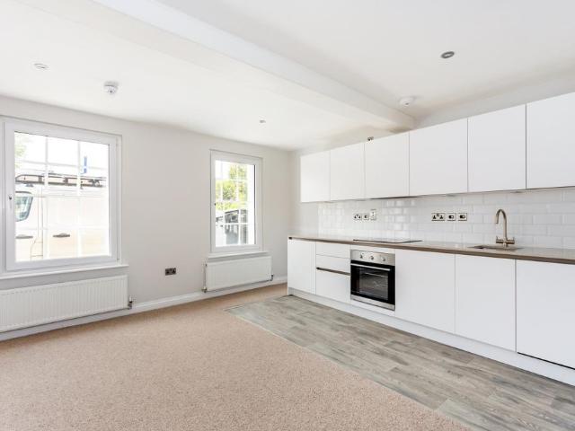 Flat for rent in Marlborough, Easton Royal