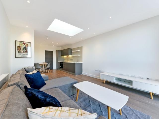 Apartment for rent in Brondesbury, Greater London