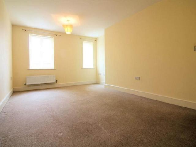 Flat for rent in Southcourt, Aylesbury