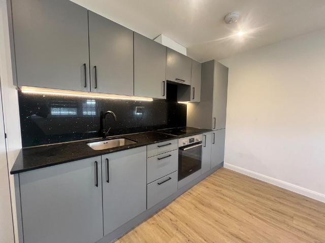 Flat for rent in Pachesham Park, Surrey