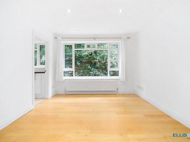 Apartment for rent in North Finchley, Greater London