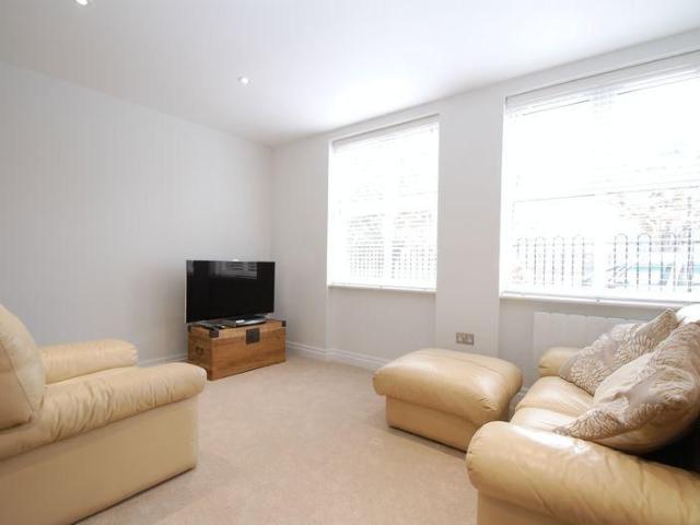 Apartment for rent in Row Town, Surrey