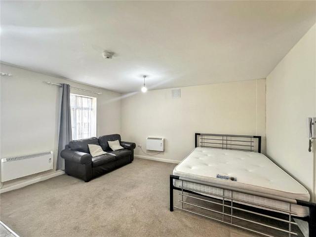 Flat for rent in Slough