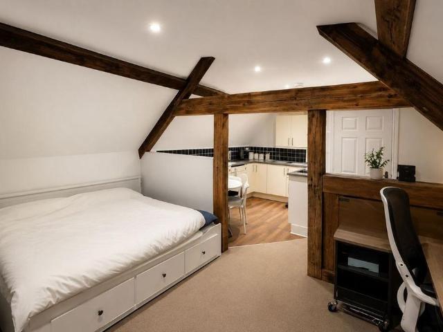 Studio for rent in Baswich, Staffordshire