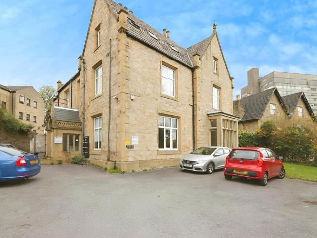 Flat for rent in Broomhill, South Yorkshire