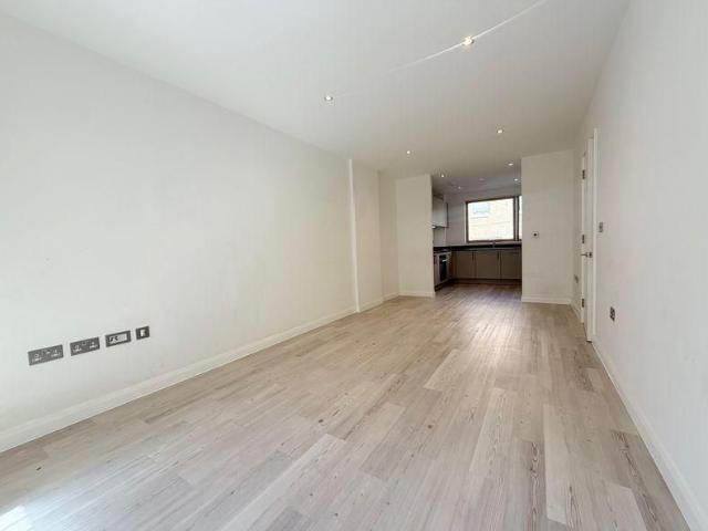 Apartment for rent in Scrattons Farm, Greater London