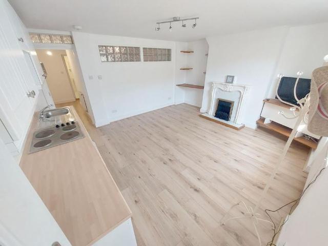 Apartment for rent in East Cliff, Acol