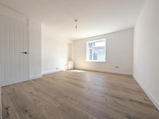 Apartment for rent in Cwm Clydach, Clydach Vale