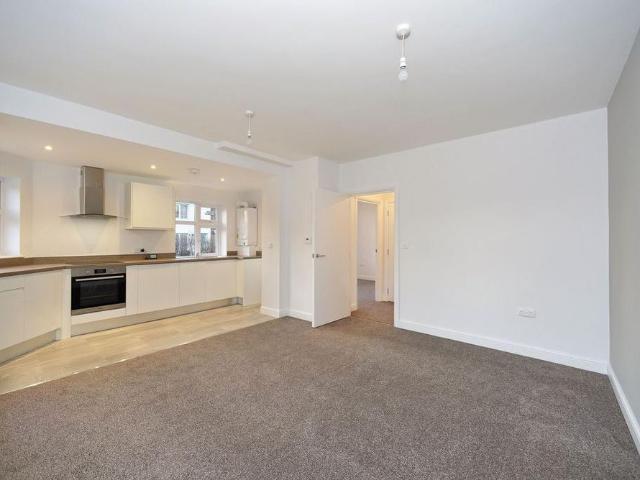Apartment for rent in Fole, Surrey