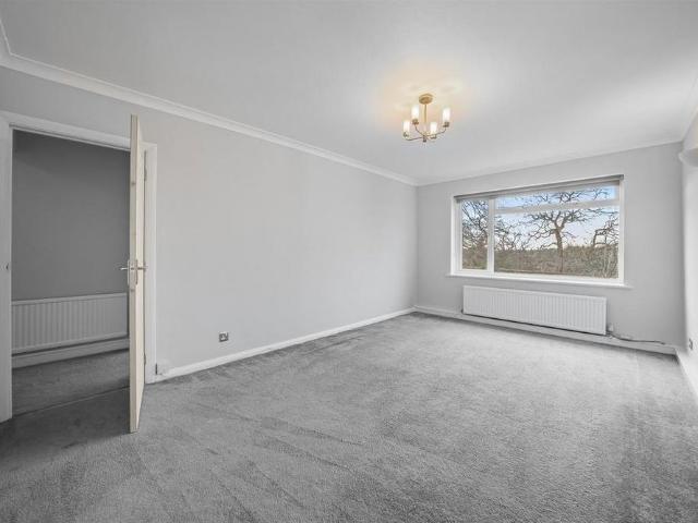 Apartment for rent in Shortlands, Greater London
