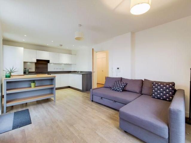 Apartment for rent in London Borough of Croydon, Waddon