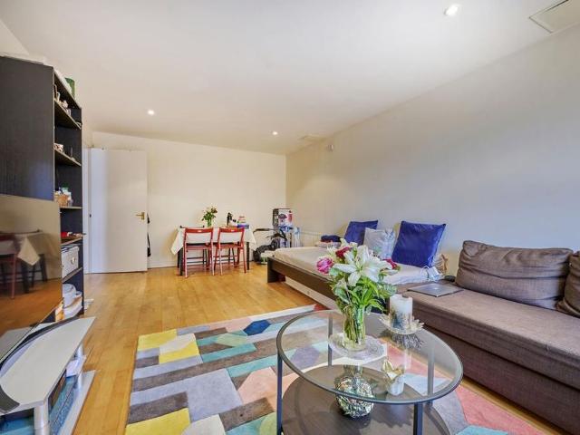 Apartment for rent in St Albans, Five Acres