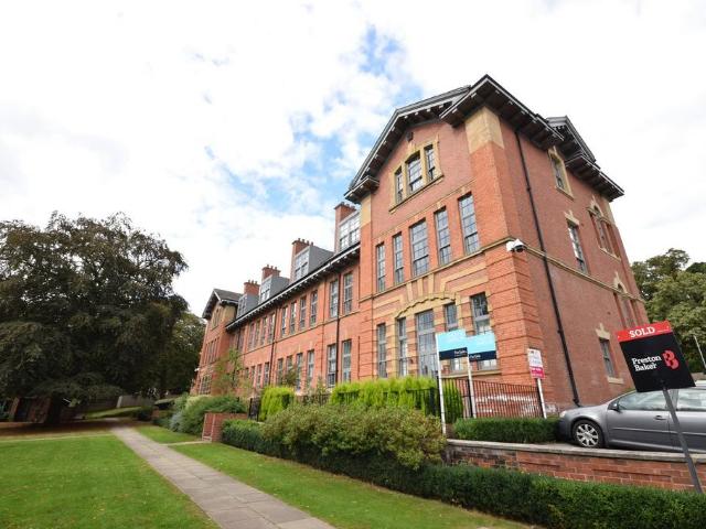 Flat for rent in Hyde Park, West Yorkshire