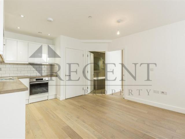 Flat for rent in London Borough of Merton, Mitcham