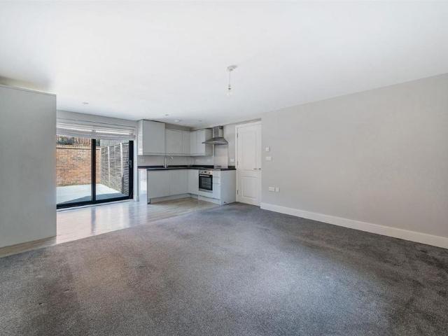 Apartment for rent in St James, Sandown Park