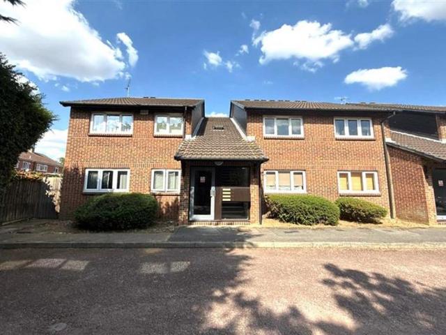 Flat for rent in Debden Green, Epping