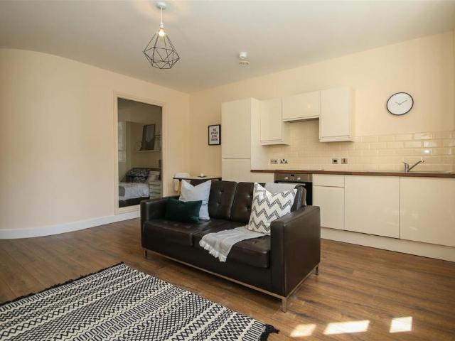 Flat for rent in Calderstones