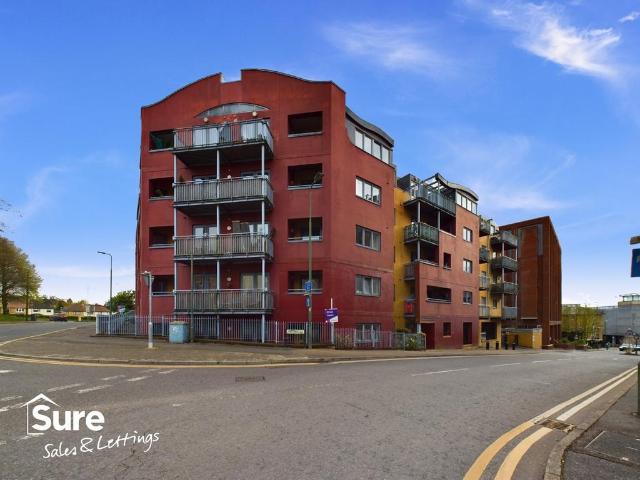 Flat for rent in The Image, Pouchen End