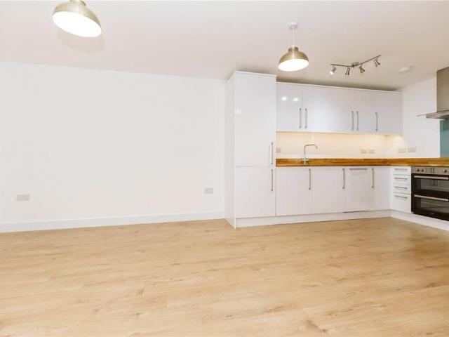 Apartment for rent in Kingswood