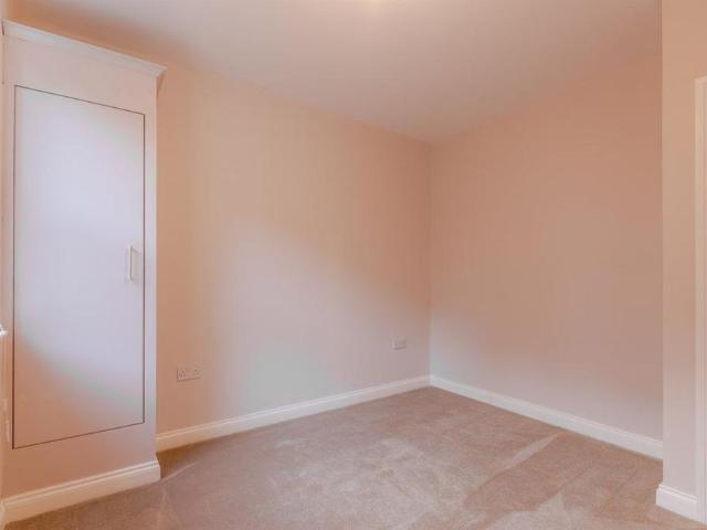 Apartment for rent in Oakwood, West Yorkshire