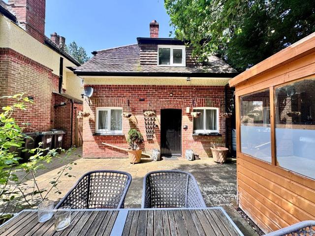 Flat for rent in Talbot Woods, Bournemouth