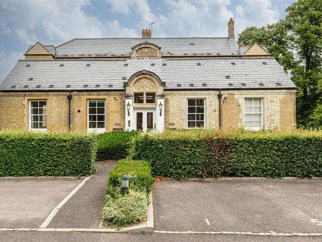 Flat for rent in Red Hill, Surrey