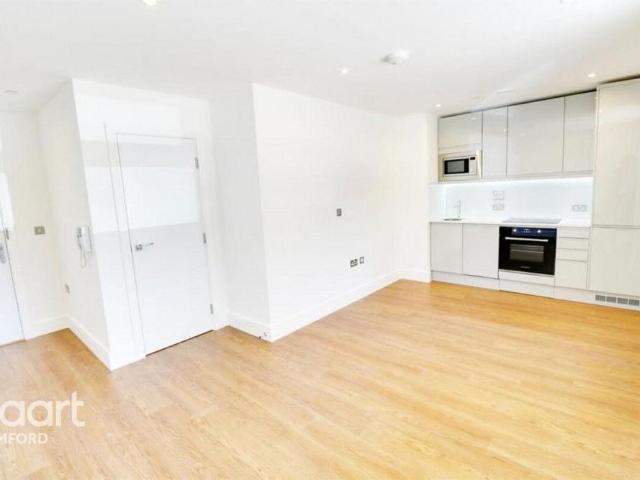 Apartment for rent in Passingford Bridge, Epping