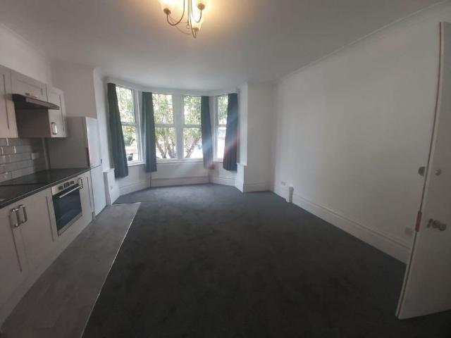 Apartment for rent in London Borough of Croydon, Addiscombe
