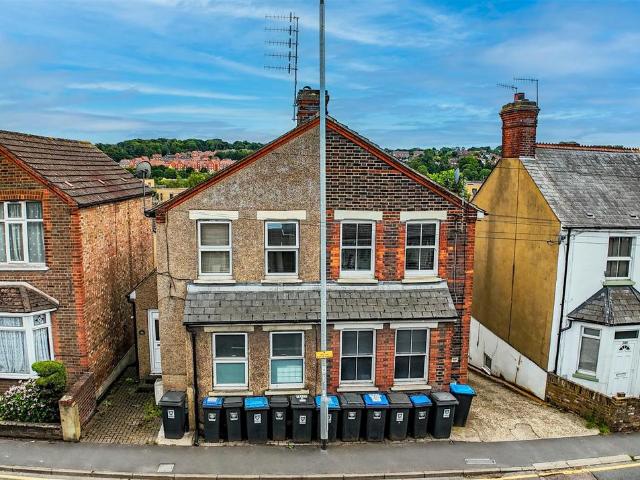 Flat for rent in Pouchen End, Hertfordshire