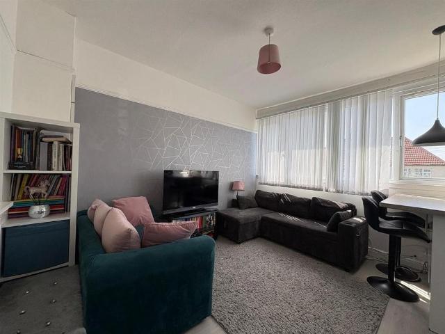 Apartment for rent in Aldersley, Stockwell End