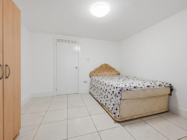 Apartment for rent in Stone, Monks Orchard