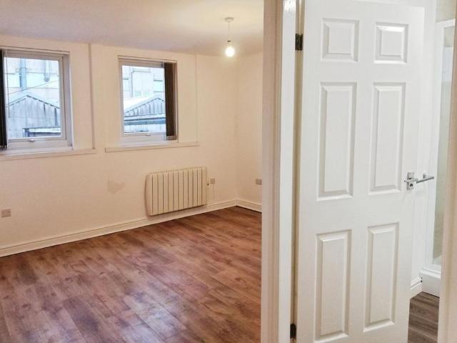 Apartment for rent in Wrenthorpe, West Yorkshire