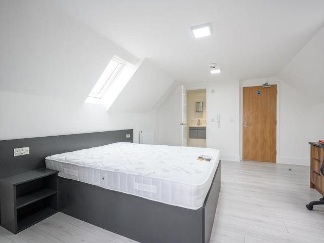 Room for rent in Blackhills, Surrey